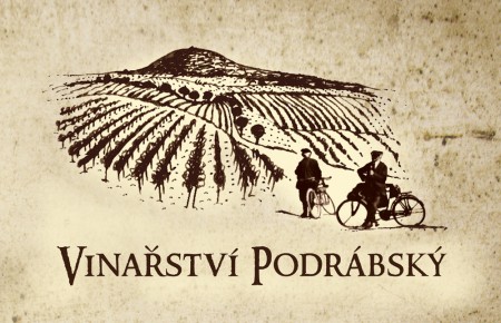Vinařství i cyklistika mají na Podřipsku dlouholetou tradici - obojí je spojeno ve Vinařství Podrábský. Cyklista vpravo je MUDr. Fr. Podrábský - předseda Klubu cyklistů Roudnických v letech 1904 - 1935. Vnuk Jan Podrábský je též celoživotní cyklista.
